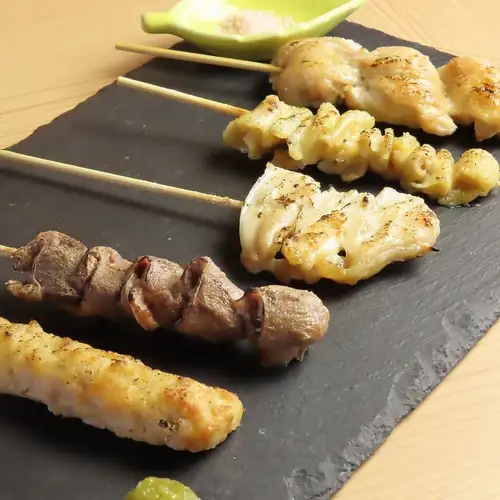 焼き鳥五種五本盛り合わせ(タレ/塩)