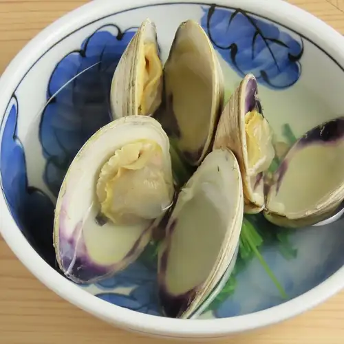 丁寧に酒蒸ししたホンビノス貝酒蒸しはお酒に合う一品