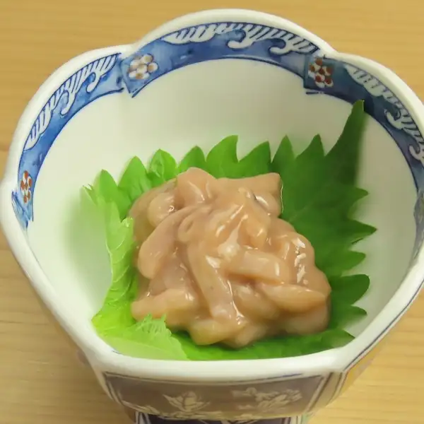 お酒のおつまみにピッタリ【燻製イカの塩辛】