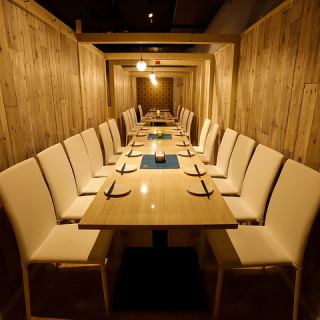 We also accept reservations for private banquets for groups, such as welcome and farewell parties and wedding receptions.We can accommodate up to 130 people! Please feel free to contact us with any inquiries regarding budgets and seating.For parties, we have a variety of prices starting from 3,299 yen (tax included) with 2.5 hours of all-you-can-drink.