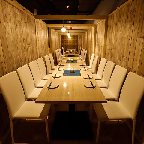 We also accept reservations for private banquets for groups, such as welcome and farewell parties and wedding receptions.We can accommodate up to 130 people! Please feel free to contact us with any inquiries regarding budgets and seating.For parties, we have a variety of prices starting from 3,299 yen (tax included) with 2.5 hours of all-you-can-drink.