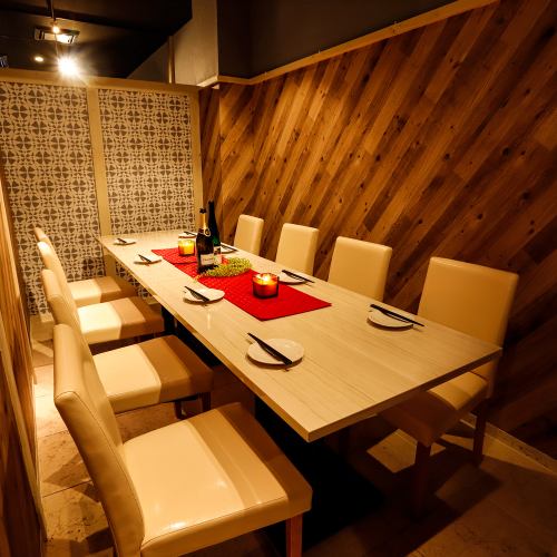 We offer a spacious private room space.Since it is a completely private space with a door, you can enjoy banquets and parties without worrying about the surroundings.Ideal for various banquets ◎! Please feel free to contact us for seats, plans, budgets, etc.