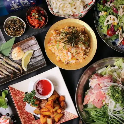 【6月8日起】2小時暢飲！包含雞肉火鍋、炙烤多春魚等8道菜套餐【豐富多彩且價格實惠】4500日圓（含稅）