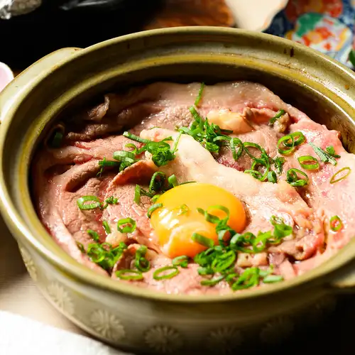 お席で炊くすき焼き風白老和牛で作る　出汁土鍋飯一合