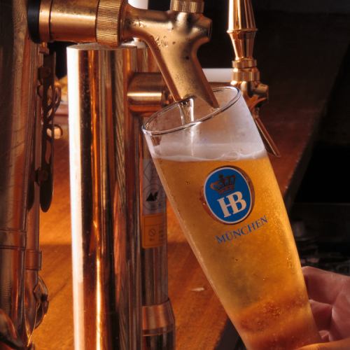 享受直接从德国运送的“生 Hofbräu”