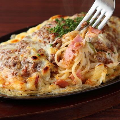 Many TV appearances ★ A famous dish originating from Hofbrau that was also enjoyed by a national idol ★ "Spa Pizza"