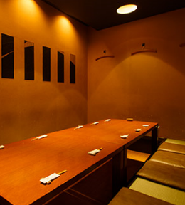 Private rooms are digging tatami mats available for up to 12 people.As there is a partition between the seats, it is also possible to prepare a seat according to the number of people you use.Please use it for entertaining to hospitable one, anniversary etc.