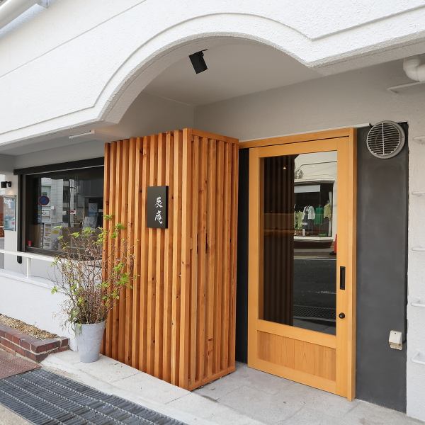 [Great location, just 6 minutes walk from Rokko Station!] Conveniently located within a 10 minute walk from both Rokko Station and Rokkomichi Station, it's perfect for drinking parties or everyday meals! Relax after a long day and enjoy our special dishes and drinks.