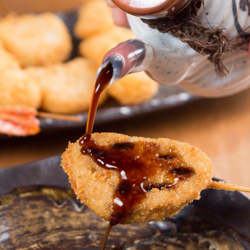 ≪サクサク衣に絡む！自家製甘じょっぱい串カツソース≫