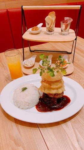 午餐套餐：手捏漢堡牛排和6種開胃小菜