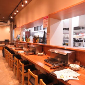 [Counter seat] Yakiniku with good colleagues and lovers ♪ It is a counter seat that can be used by two people!