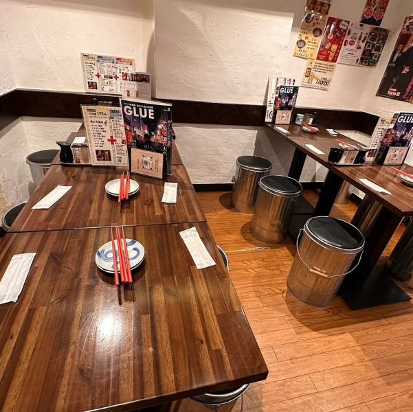 We have seats that can be used for a variety of occasions, from a quick drink after work to a party with a large number of people!