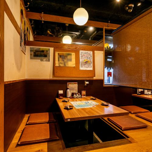 <p>各種シーンに合わせられるお席あり☆半個室のお席は大人気なのでお早めに御予約ください♪テーブル席、カウンター席、お座敷等用途や人数に合わせてお席をご案内します!!店内はサザンの曲が流れて、陽気に酔えます</p>