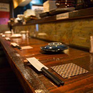 We have 6 counter seats where you can feel the warmth of wood ♪ Please drop in whenever you want to drink, such as after work!