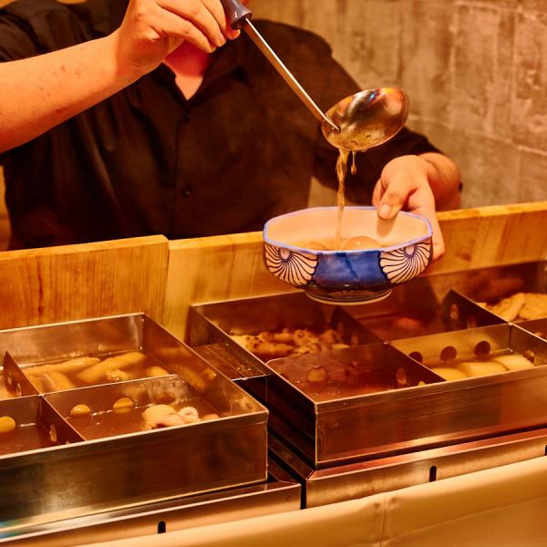 看板メニューおでん！寒い季節はもちろん、暑い時期限定メニューもご用意しております。