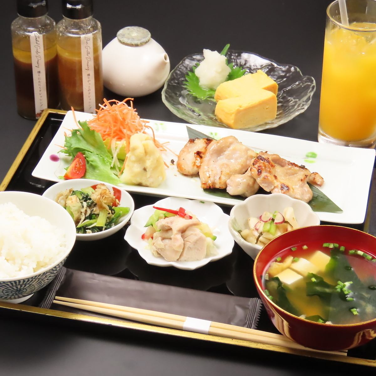 魚や肉を味噌や麹で漬けたものを焼いた発酵セットは必食！