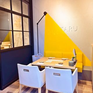 【ふかふかのソファ席】当店はこだわりのメニューに、お食事に合うドリンクも多数ご用意しております。宴会・女子会・誕生日・記念日・デートなどのご予約にも◎お気軽にご相談下さい！