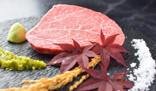 シャトーブリアンの厚切りステーキ　150g 12,800円(税込)