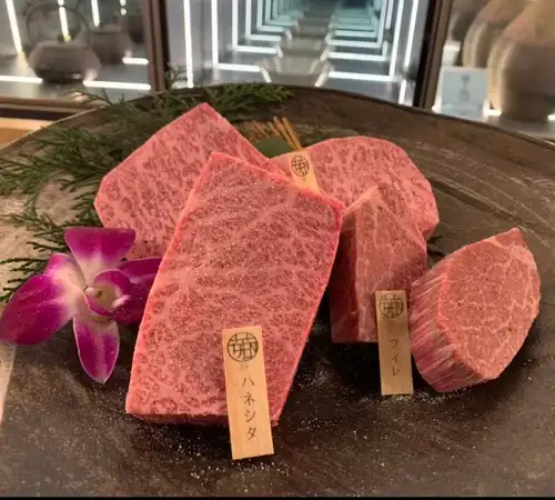 샤토 브리안의 두께 스테이크 150g 12,800엔(부가세 포함)