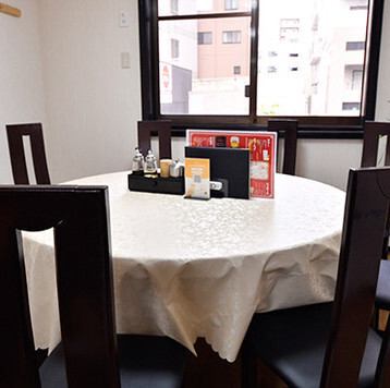 様々なシーンに対応！テーブル席で快適なひとときを♪