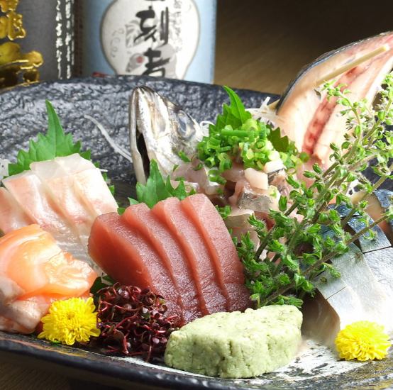 日替りで季節の旬な鮮魚をお刺身でいかがでしょうか。
