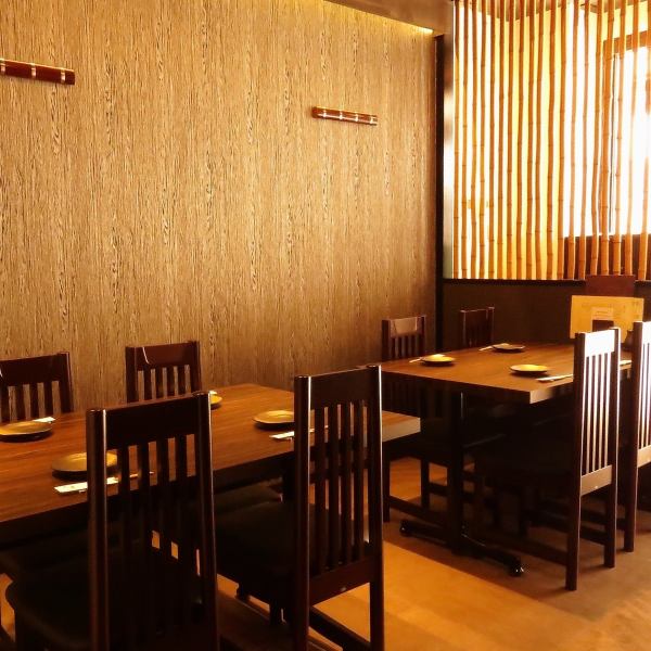 The table seats, which can accommodate up to 4 people per seat, are seats that you can enjoy with your family, friends, and colleagues. It makes you feel somehow natural atmosphere ♪ Please enjoy delicious food and drinks in a calm space to your heart's content !!