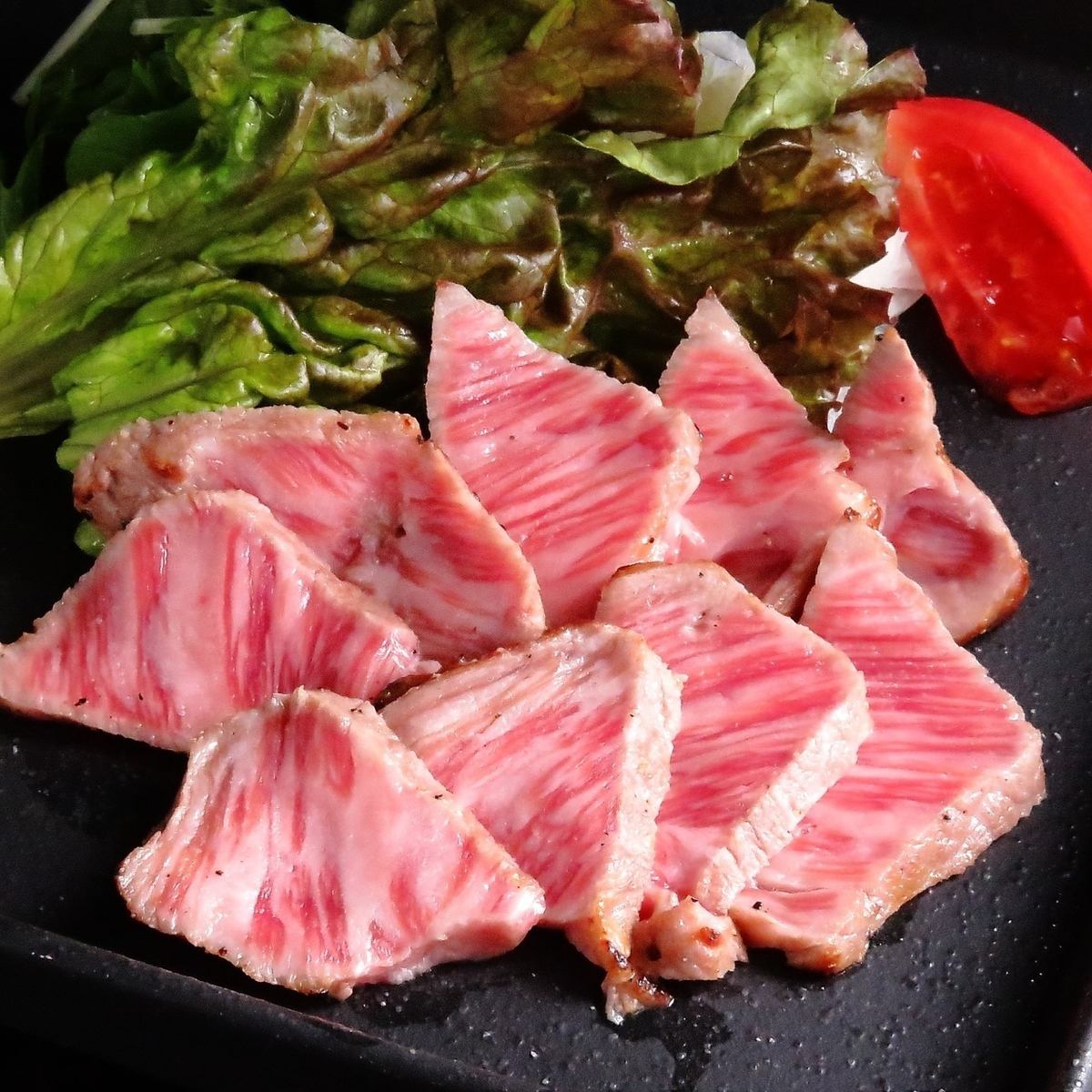 Kuroge Wagyu beef that melts in your mouth the moment you put it in your mouth! Satisfying taste and quantity!