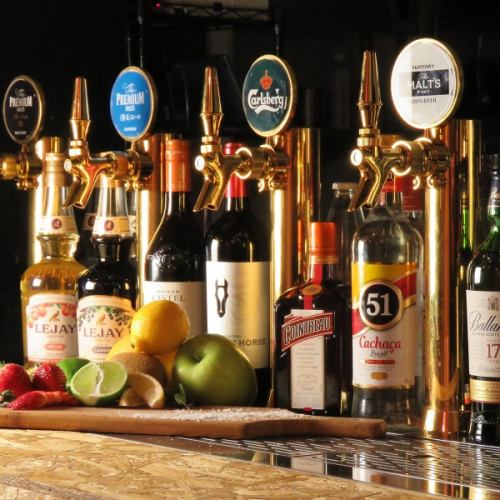 4 kinds of beer server & more than 100 kinds of cocktails are available!