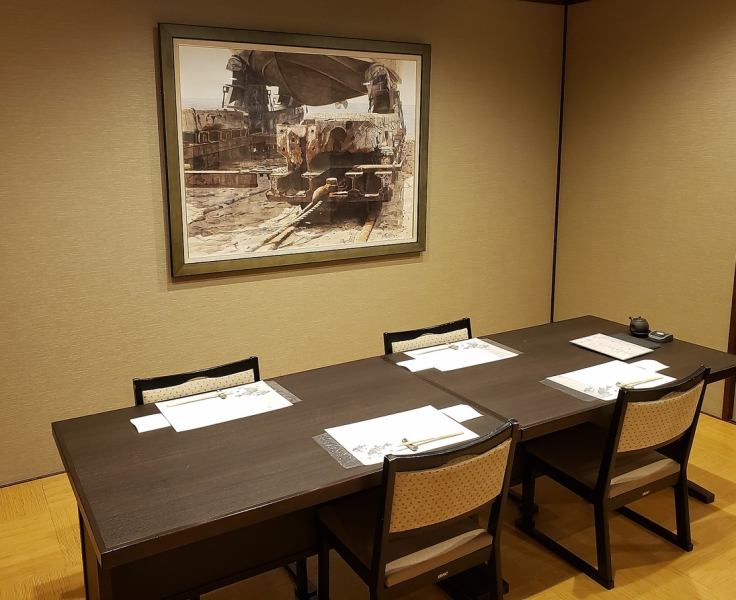 A completely private room where you can enjoy a spacious and relaxing meal.Ideal for entertainment and dinner! Small groups are also available.