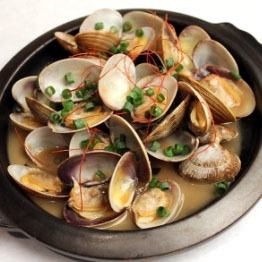 Extra large clams steamed in sake