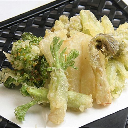 Firefly squid and wild vegetable tempura