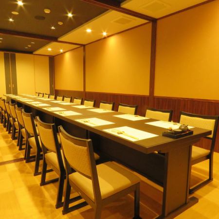 三陸産の新鮮な海の幸をふんだんに使った自慢の料理をご提供致します。刺身も良し！炭火焼きも良し！料理に合わせた日本酒や焼酎、各種お酒もご用意しております。