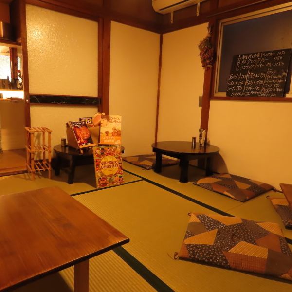 【ご家族様や団体様での利用にぴったりのお座敷♪】あたたかみのある内装が魅力の当店。最大10名様までお座りいただける座敷席を完備し、お子様連れも大歓迎！絵本を用意しているので、安心してお子様と一緒にお食事を楽しめます。友人と楽しい時間を過ごしたり、家族との素敵な食事の場として是非ご利用ください♪