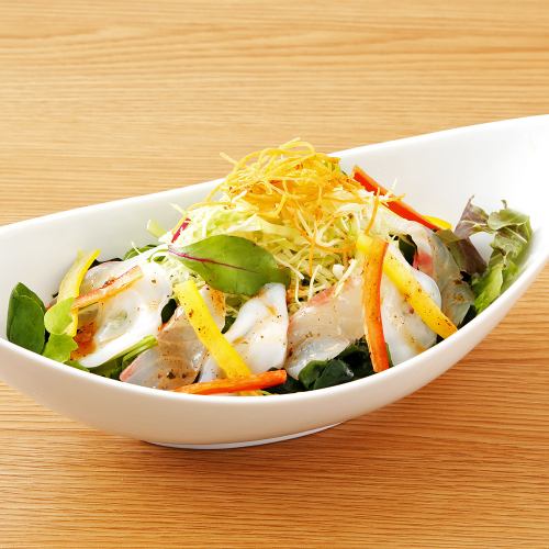 Seafood and red shiso salad (full)
