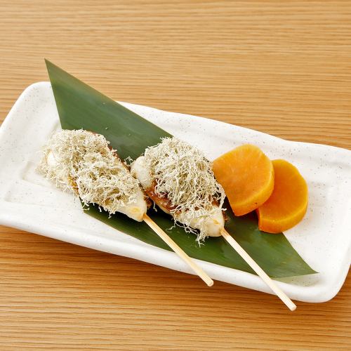 Fresh fish grilled with grated kelp (2 skewers) / Hokkaido whelk skewers (2 skewers)