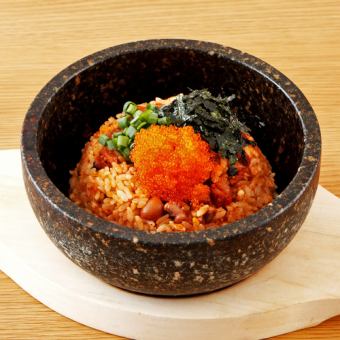 Spicy stone-grilled flying fish roe fried rice