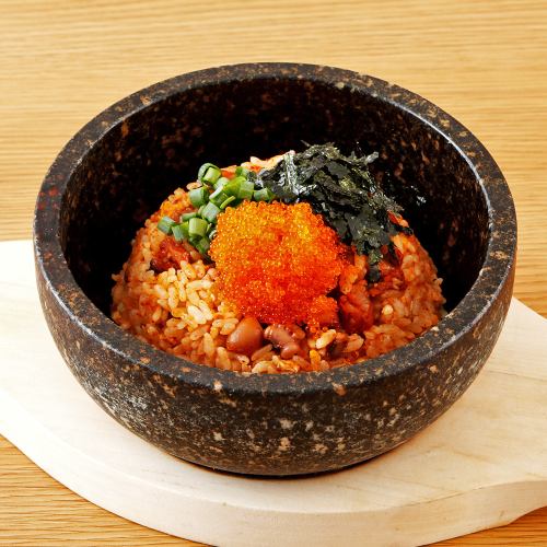 Spicy stone-grilled flying fish roe fried rice