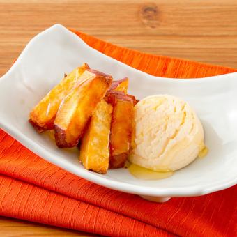 Sweet potato stick and vanilla ice cream / Coffee warabi mochi and vanilla ice cream each