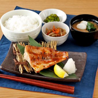 Grilled red fish set meal