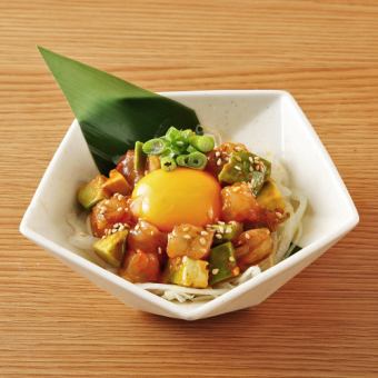 ピリ辛アボカドユッケ