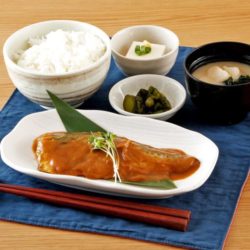 鯖の味噌煮定食