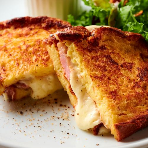 【絶品ワンプレートで贅沢な昼下がり】