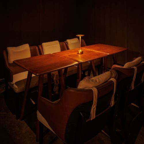 美味しい料理と厳選されたお酒を心ゆくまで楽しみながら、周囲の視線を気にすることなく思い切り盛り上がれるのが当店の魅力です。女子会や誕生日会、大切な結婚式の二次会など、特別な日を彩る最高の舞台をご用意いたします。プライベート感溢れる空間で、仲間たちと共に笑顔が絶えない忘れられない時間を刻んでください。