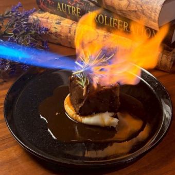 牛ホホ肉の赤ワイン煮込やサーモンの杉板スモーク焼き等『STELLAコース』10品+2H飲み放題5980円