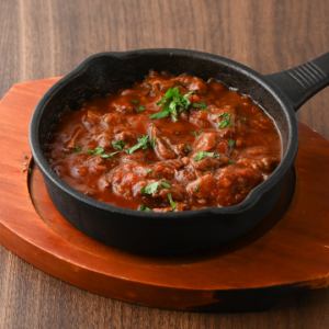 牛すじトマト煮込み