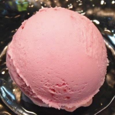 福岡あまおう苺アイス