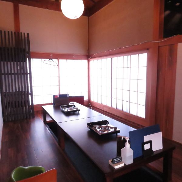 ゆったり足を延ばせる掘りごたつ席も人気です♪少人数から大人数までご利用いただけるお席となっております！