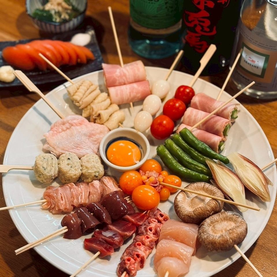 一本一本手打ちで串に刺しこだわりの炭火で焼き上げる当店自慢の焼き鳥をご堪能下さい