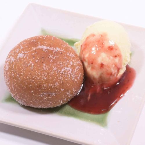 Fried bread and vanilla ice cream with strawberry sauce