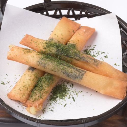 Seaweed and cheese stick spring rolls